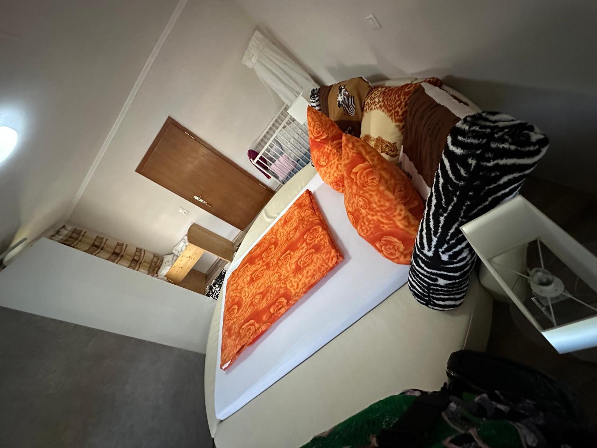 Ferien & Monteur 1 - Little Afrika Extensive 5 Apartment *